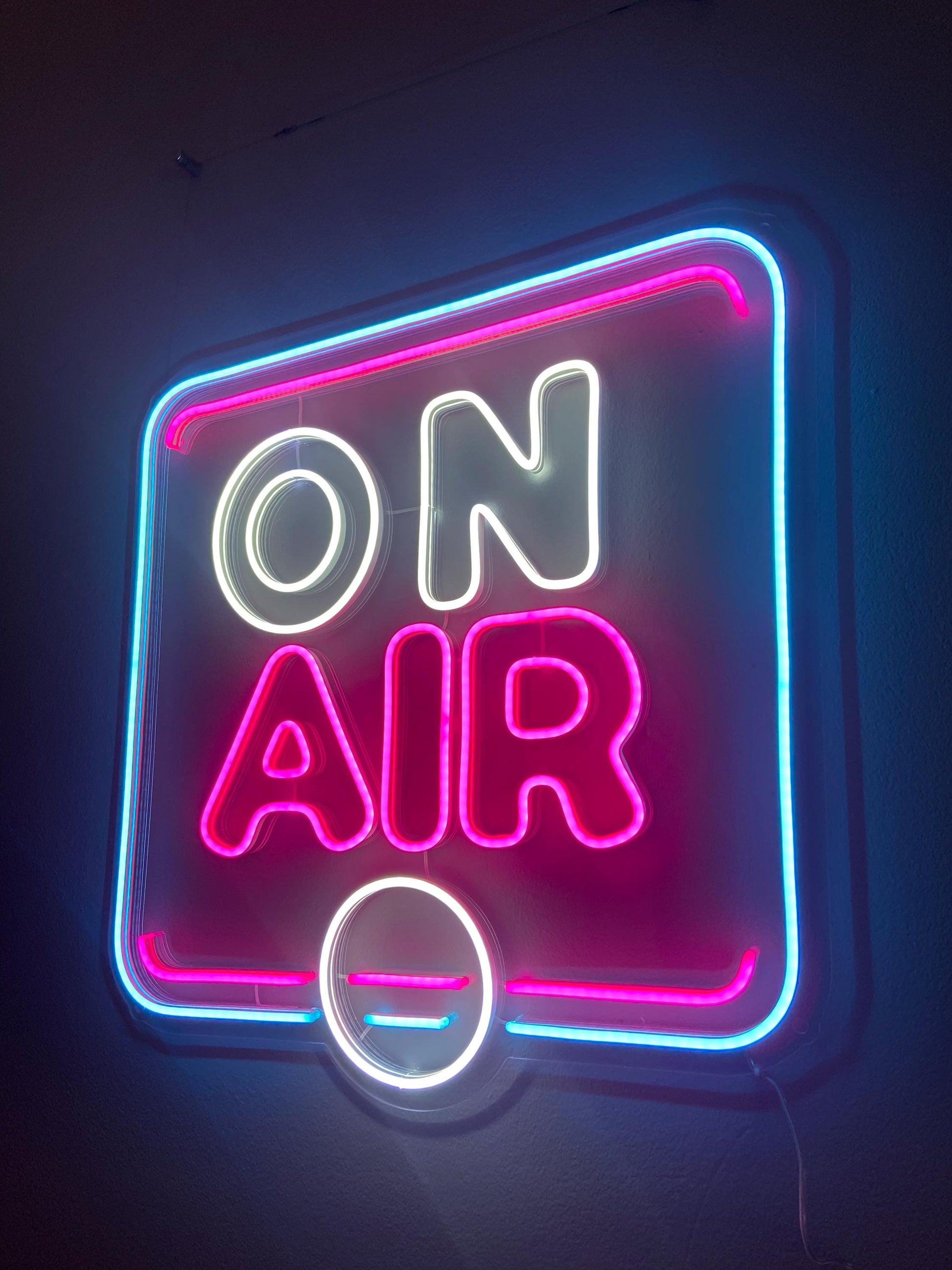 On Air - LED Neon Sign, Studio Recording Light, Live Streaming Sign, Podcast Room Decor, Radio Station Neon, Gamer Room Light,Cool Desk Sign
