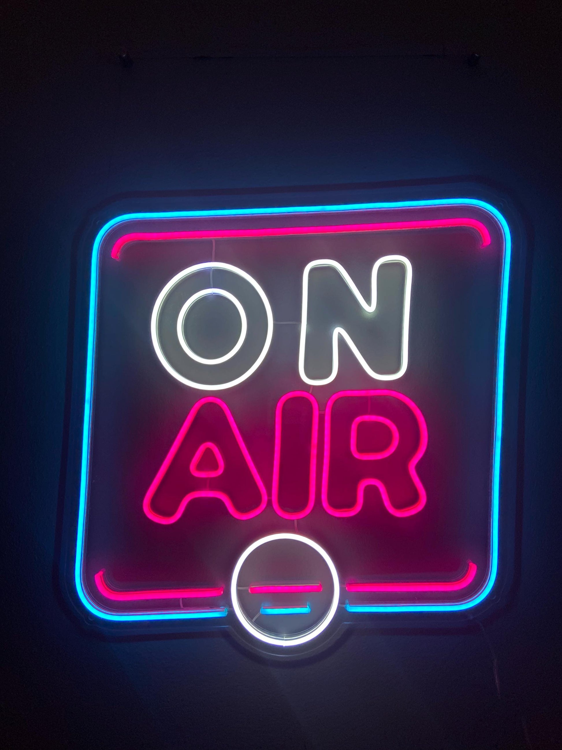 On Air - LED Neon Sign, Studio Recording Light, Live Streaming Sign, Podcast Room Decor, Radio Station Neon, Gamer Room Light,Cool Desk Sign